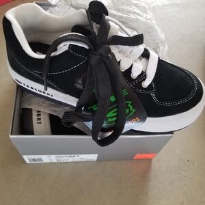 Skechers